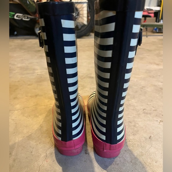 Time & Tru Women's Striped Rain Boots Size 8 Navy, White & Pink - Picture 3 of 5